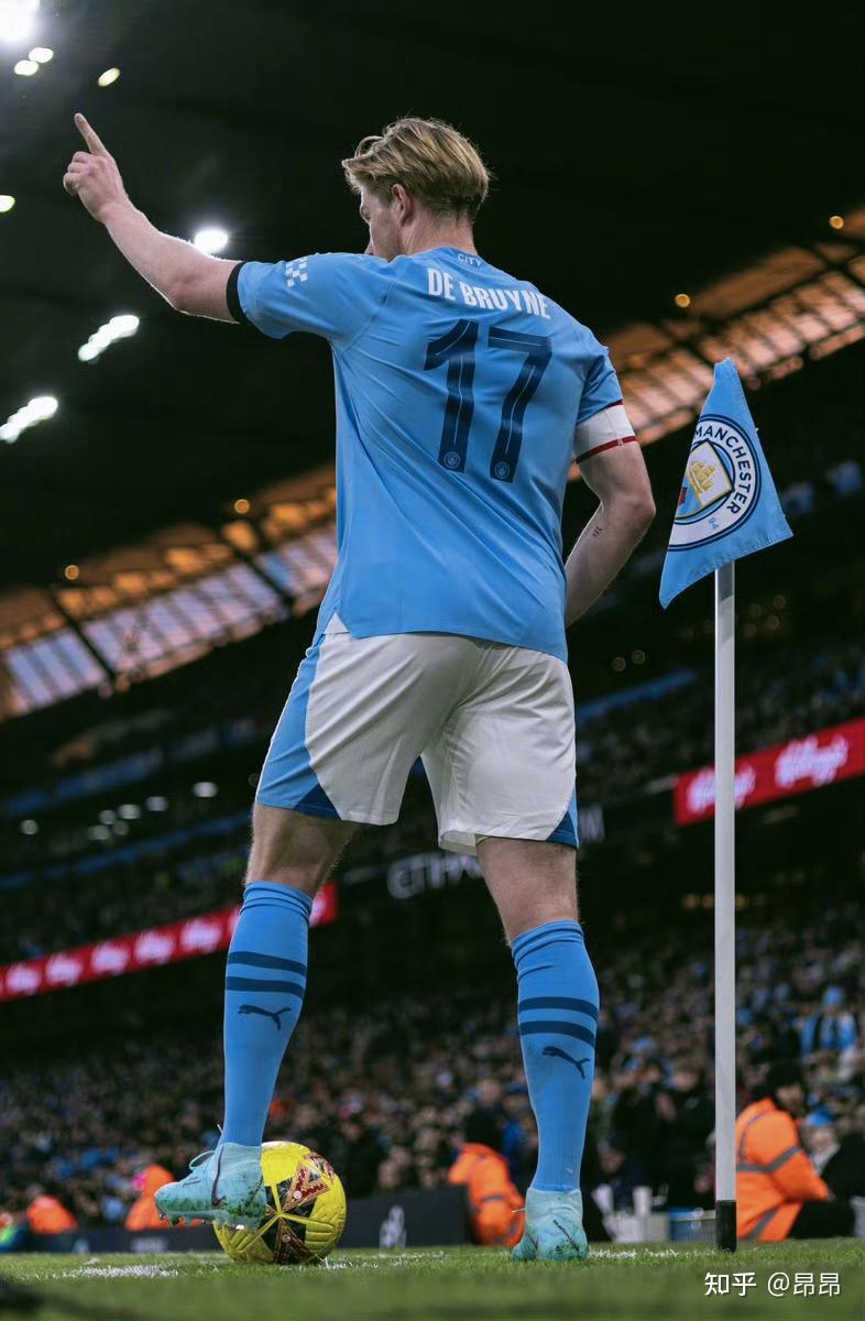 🚨 国际米兰主席马洛塔确认：邓弗里斯将伤缺两个月，我们正就若昂·坎塞洛的转会进行谈判。 由于邓弗里斯的缺席，我们需要在右后卫位置寻找解决方案。 来源：转会专家罗马诺