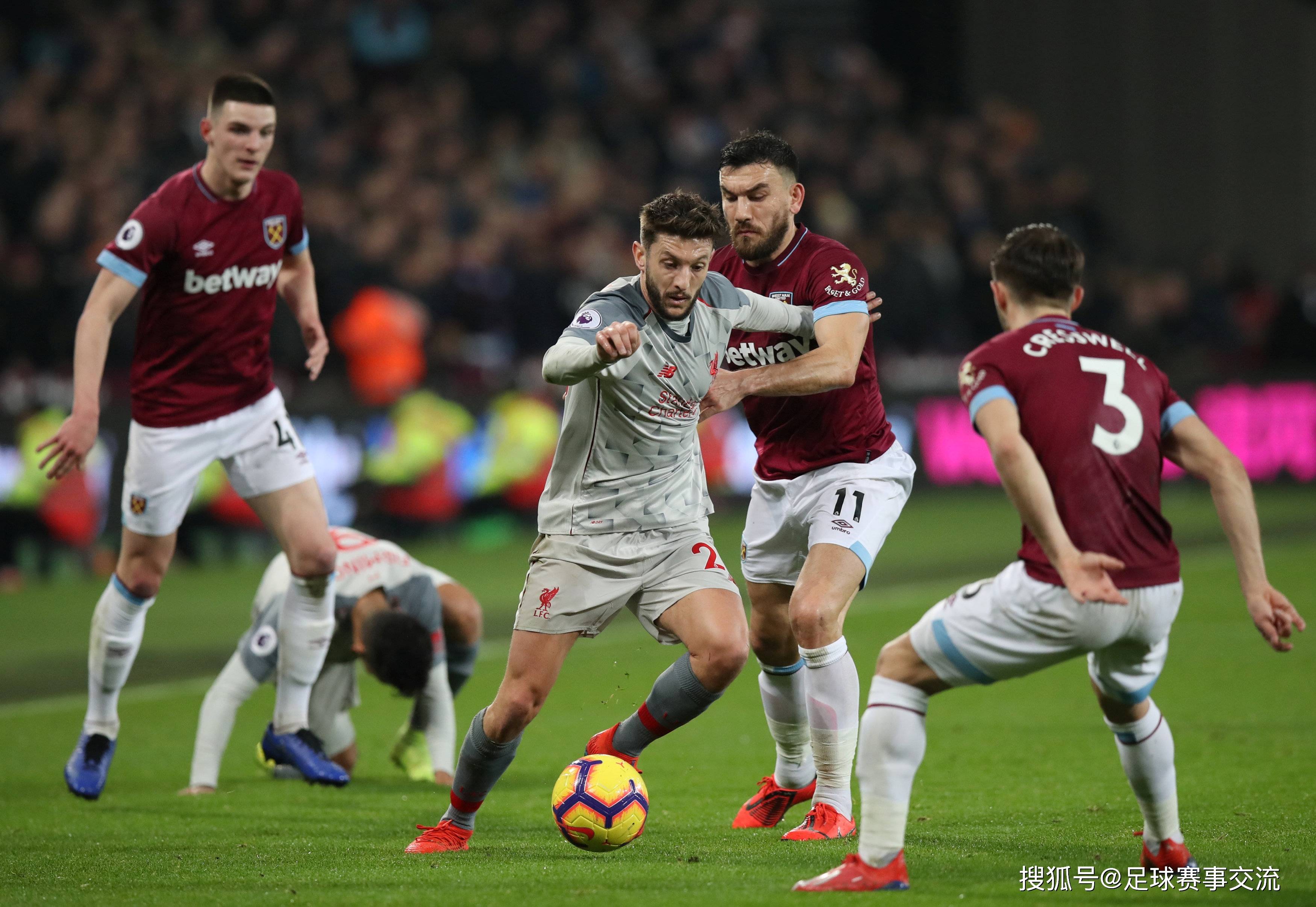 在今日惨败都灵并跌落榜末之后，维罗纳足球俱乐部似乎倾向于继续由保罗·扎内蒂执掌帅印。球队可能采取封闭集训以全力备战周三与那不勒斯的对决。 来源：著名记者斯基拉