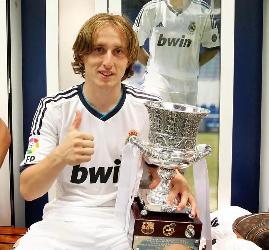 意媒：拉斯帕多里手握多份邀约，决定前他想和西蒙尼面谈一次