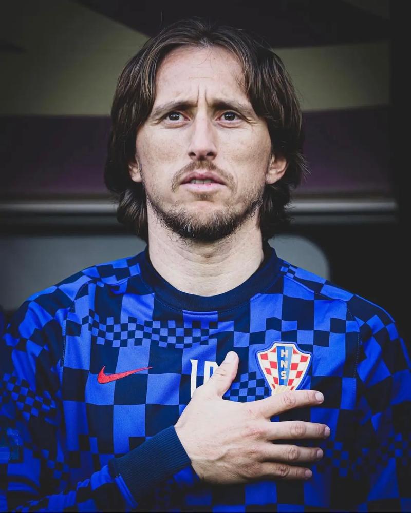 短道速滑世锦赛：中国队上冰训练 生日歌送上祝福