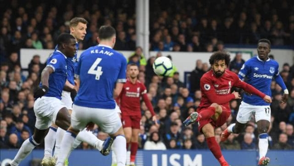 肯·葛瑞菲在天使队客场比赛时依然能收获当地球迷的欢呼