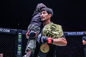 克罗心十字架！鹈鹕新秀费尔斯上脚DIY克罗心主题球鞋