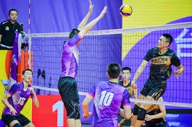 环足奖年度最佳中场候选：维尔茨、若昂-内维斯、佩德里在列