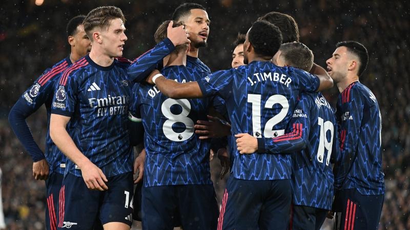 投票力压胡明轩郭艾伦！CBA探花秀携手徐杰当选第一周南区前2名